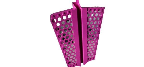 Pulverkrāsota balta perforēta metāla loksne