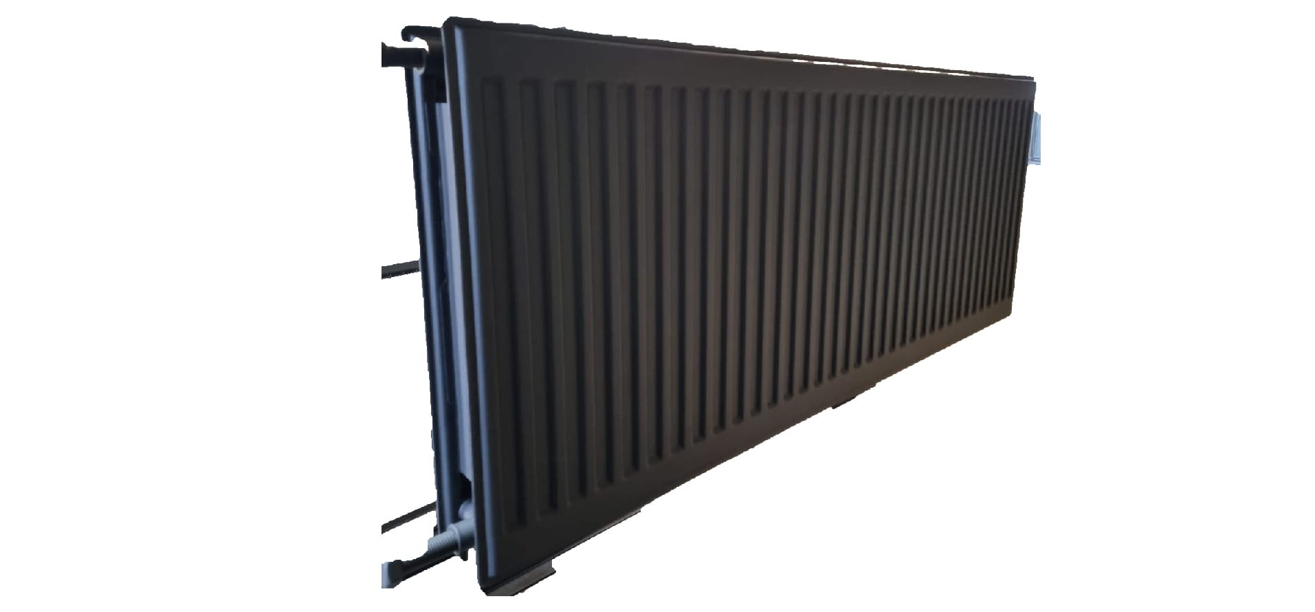 Melns pulverkrāsots apkures radiators